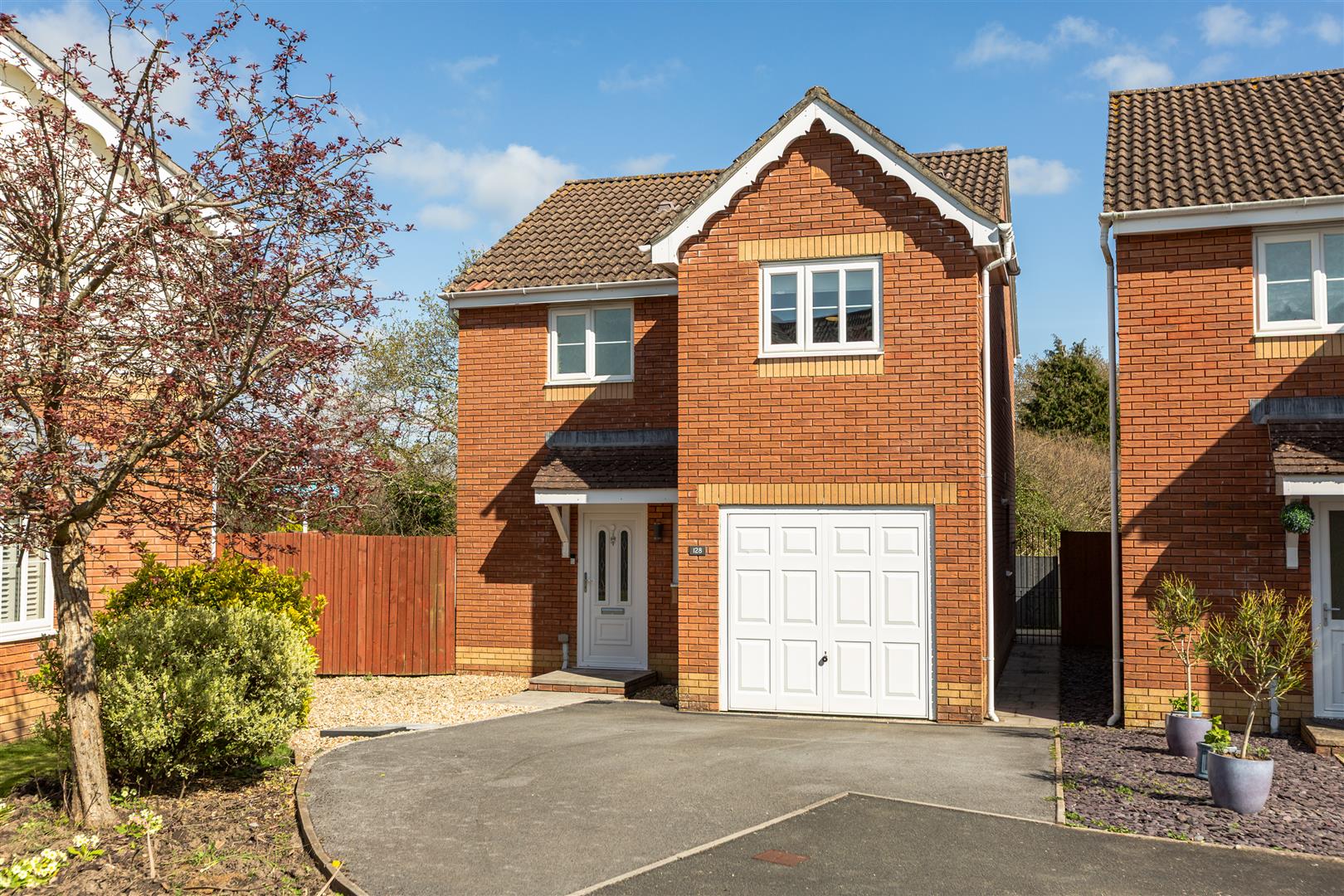 Pant Bryn Isaf, Llwynhendy, Llanelli, SA14 9EJ